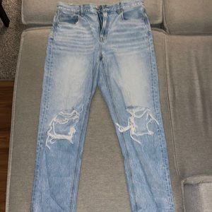 American Eagle size 10 ripped light wash mom jeans